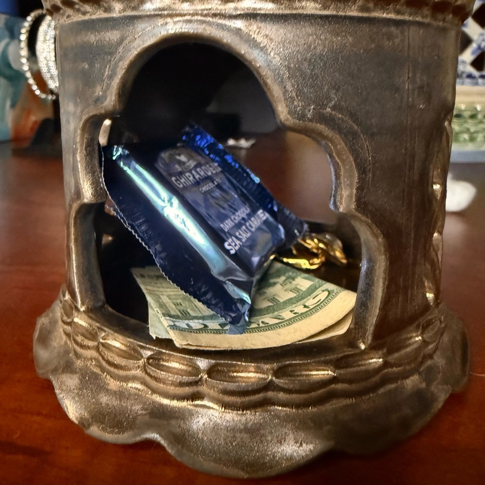 Porcelain Jewelry Box - Picture 2 of 13